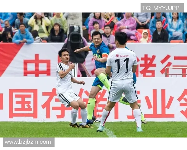 深圳足球队以72分稳居邀请赛积分榜首位竞争激烈引人关注