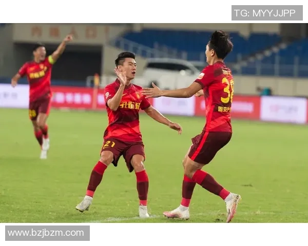 杭州羽毛球队以74分领跑大师赛积分榜展现强劲实力与团队合作精神